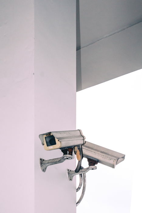 Überwachungskameras an einer Hauswand